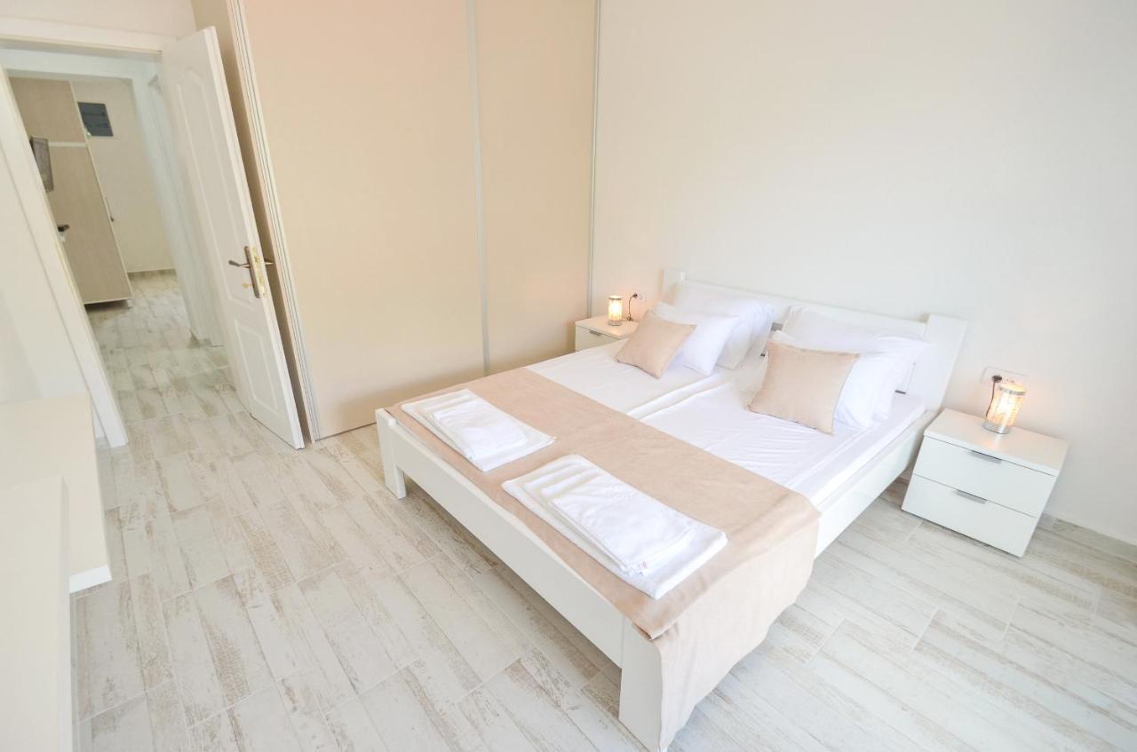 Bay View Apartments โกตอร์ ภายนอก รูปภาพ